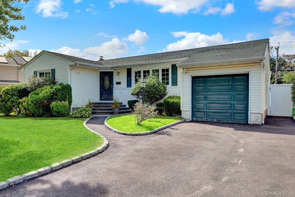 3 Daniel Drive, Farmingdale, NY 11735 — photo 3