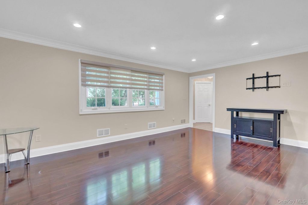 3 Daniel Drive, Farmingdale, NY 11735 — photo 4
