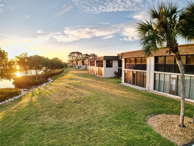 2980 HAINES BAYSHORE ROAD 124, Clearwater, FL 33760