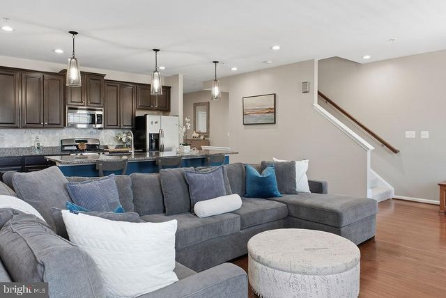 7825 CRESCENT PARK DR, Gainesville, VA 20155
