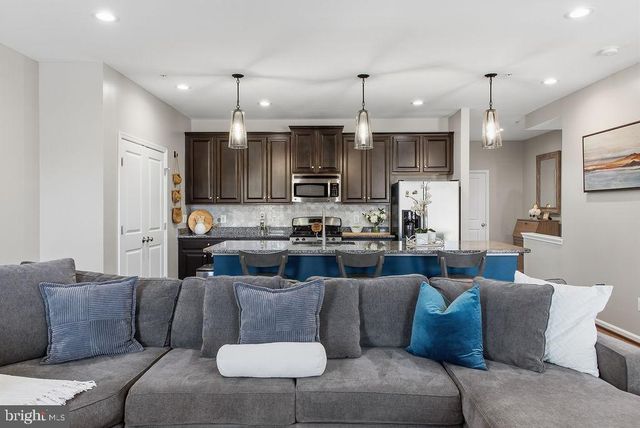 7825 CRESCENT PARK DR, Gainesville, VA 20155