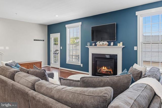 7825 CRESCENT PARK DR, Gainesville, VA 20155