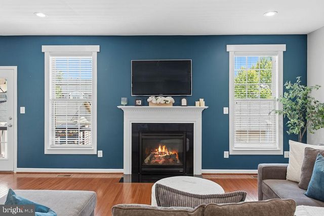 7825 CRESCENT PARK DR, Gainesville, VA 20155