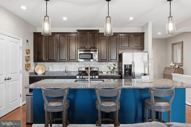 7825 CRESCENT PARK DR, Gainesville, VA 20155