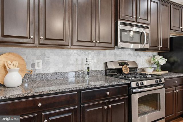 7825 CRESCENT PARK DR, Gainesville, VA 20155