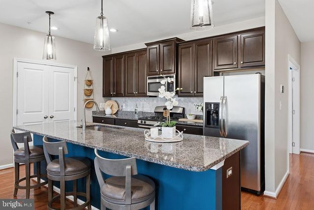 7825 CRESCENT PARK DR, Gainesville, VA 20155