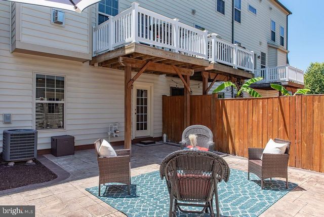 7825 CRESCENT PARK DR, Gainesville, VA 20155