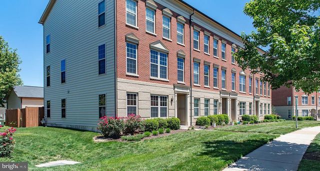 7825 CRESCENT PARK DR, Gainesville, VA 20155