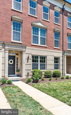 7825 CRESCENT PARK DR, Gainesville, VA 20155