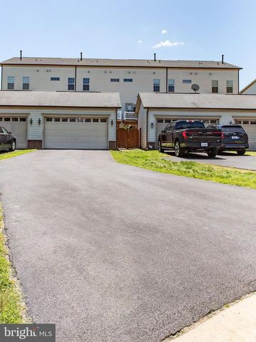 7825 CRESCENT PARK DR, Gainesville, VA 20155