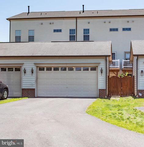 7825 CRESCENT PARK DR, Gainesville, VA 20155