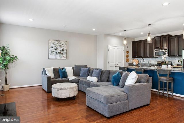 7825 CRESCENT PARK DR, Gainesville, VA 20155