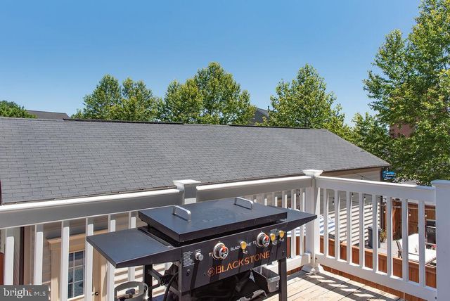 7825 CRESCENT PARK DR, Gainesville, VA 20155
