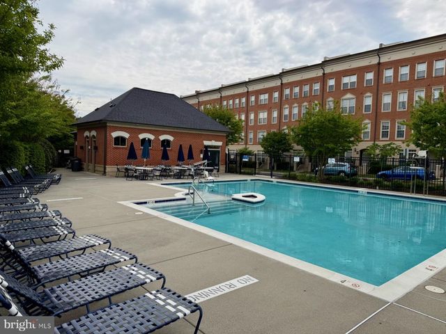 7825 CRESCENT PARK DR, Gainesville, VA 20155