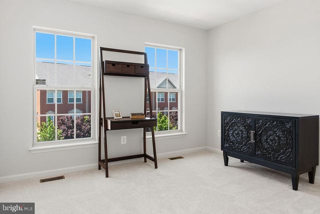 7825 CRESCENT PARK DR, Gainesville, VA 20155
