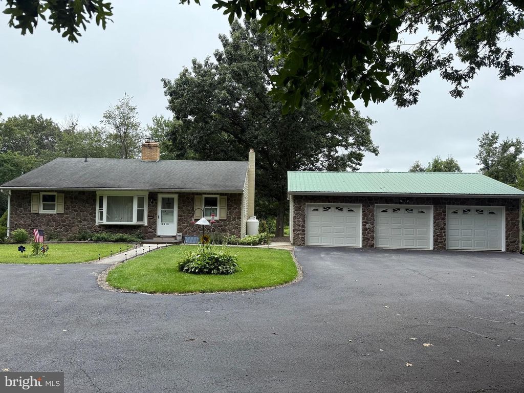 2313 LINDSAY LOT RD, Shippensburg, PA 17257
