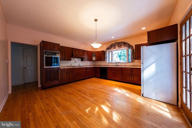 3 CENTER RD, Baltimore, MD 21286