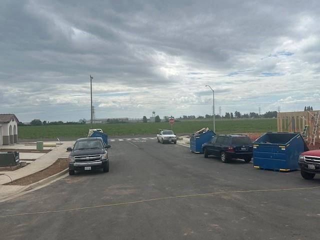 6042 Lassie Ct, Riverbank, CA 95367