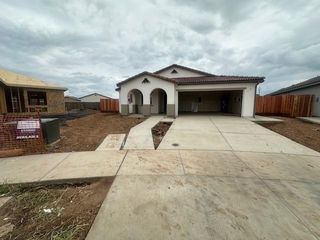 6042 Lassie Ct, Riverbank, CA 95367