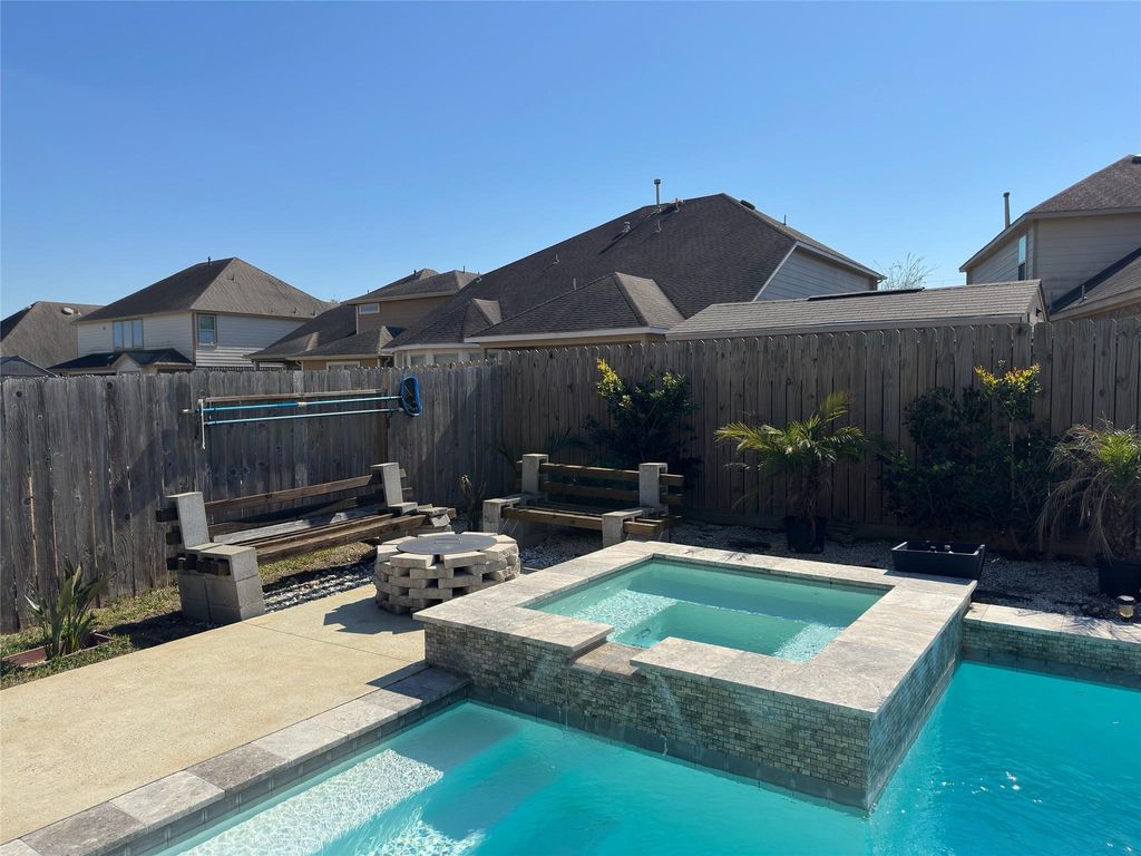 Image 12 of property listing at 24751 Heirloom Lane, Katy, TX 77493