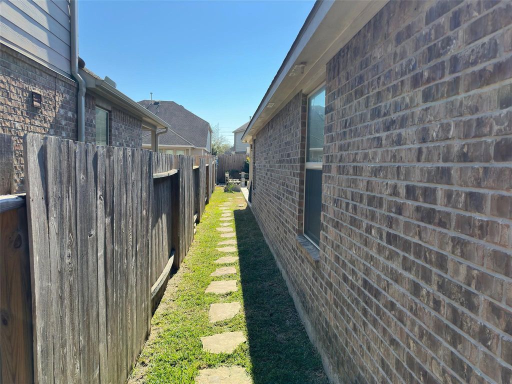 Image 17 of property listing at 24751 Heirloom Lane, Katy, TX 77493