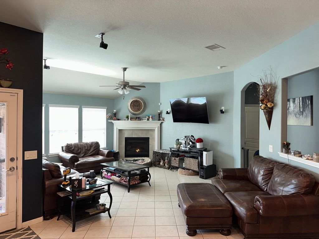 Image 7 of property listing at 24751 Heirloom Lane, Katy, TX 77493