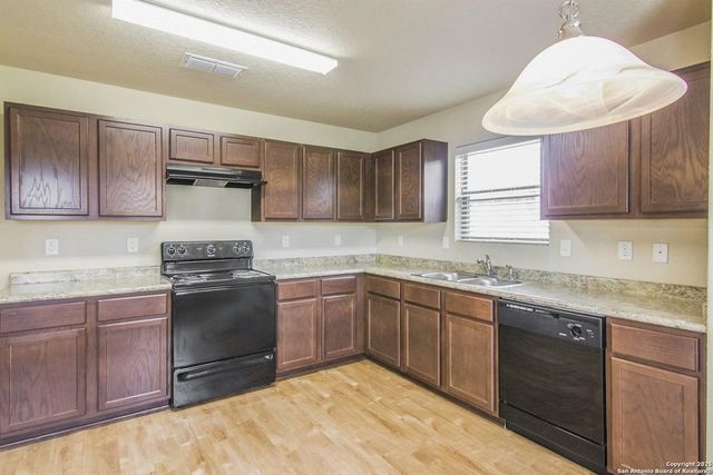 2218 Fishing Trail, San Antonio, TX 78224