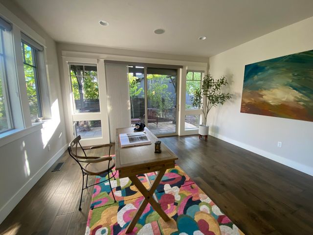 19301 Alianna Loop, Bend, OR 97702