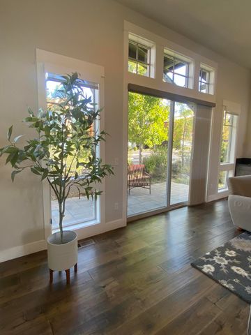 19301 Alianna Loop, Bend, OR 97702
