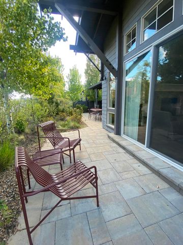 19301 Alianna Loop, Bend, OR 97702