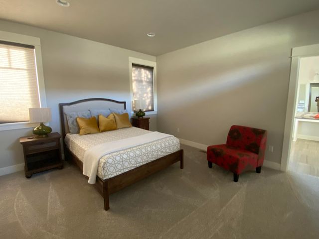 19301 Alianna Loop, Bend, OR 97702