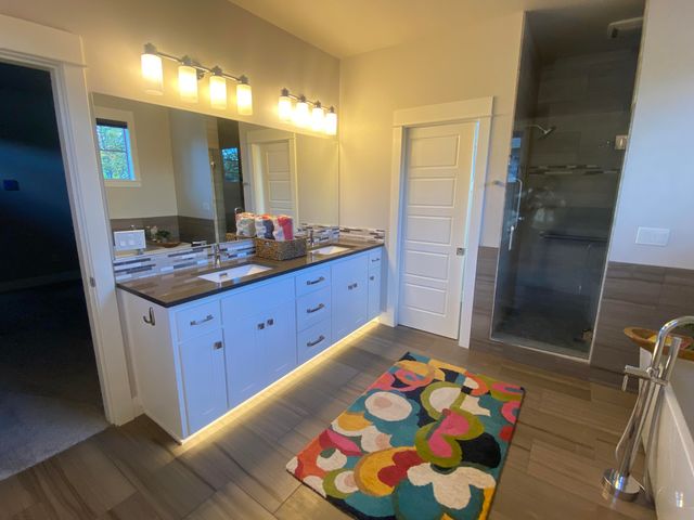 19301 Alianna Loop, Bend, OR 97702