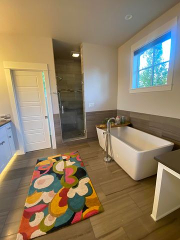 19301 Alianna Loop, Bend, OR 97702