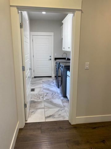 19301 Alianna Loop, Bend, OR 97702