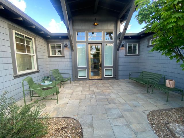 19301 Alianna Loop, Bend, OR 97702