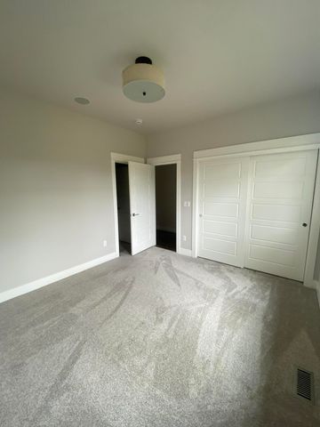 19301 Alianna Loop, Bend, OR 97702