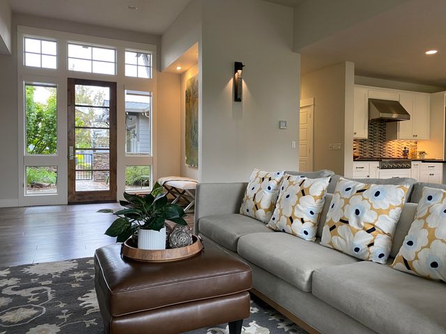 19301 Alianna Loop, Bend, OR 97702