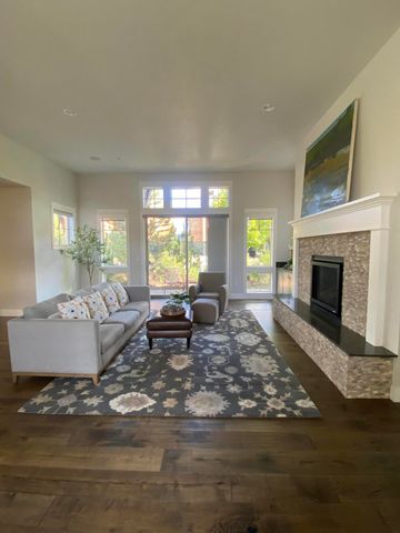 19301 Alianna Loop, Bend, OR 97702