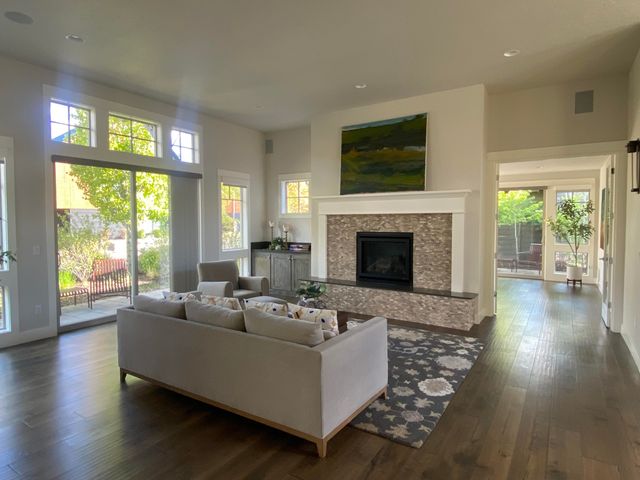 19301 Alianna Loop, Bend, OR 97702