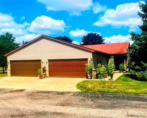 5057 Sandalwood Drive, Grand Blanc, MI 48439