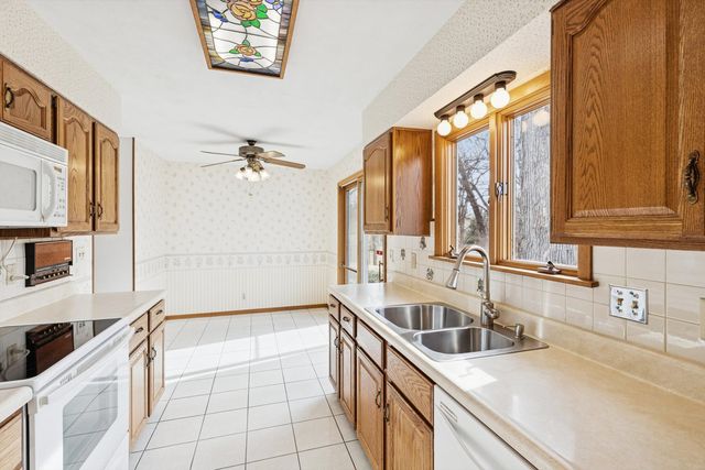 4610 34th Avenue, Moline, IL 61265