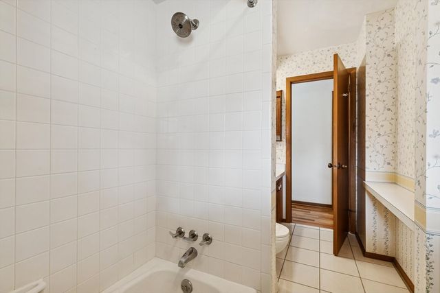 4610 34th Avenue, Moline, IL 61265