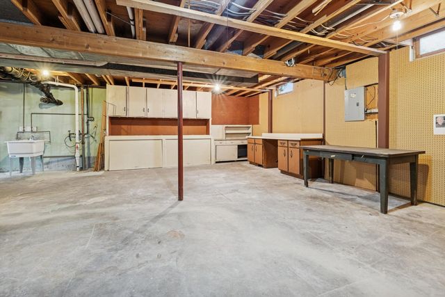 4610 34th Avenue, Moline, IL 61265