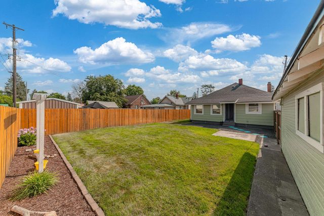 4923 N Crestline St, Spokane, WA 99207