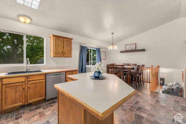 1598 N 2530 W, Clinton, UT 84015