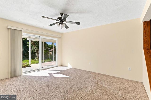 77 WOODLAWN RD, Warminster, PA 18974