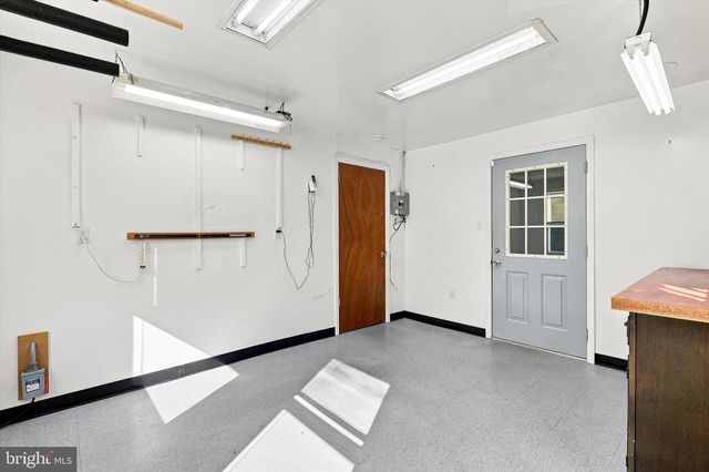77 WOODLAWN RD, Warminster, PA 18974