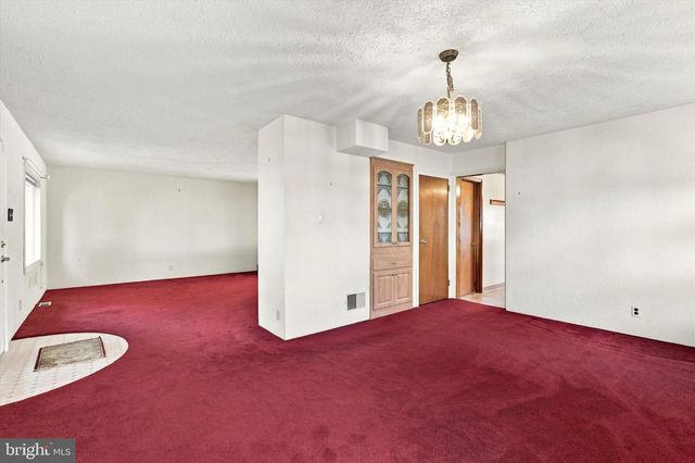 77 WOODLAWN RD, Warminster, PA 18974