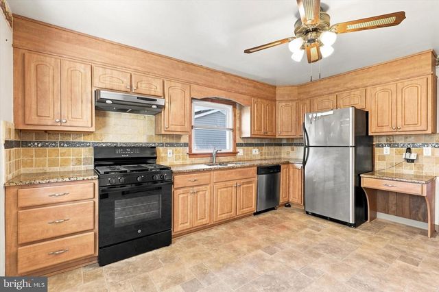 77 WOODLAWN RD, Warminster, PA 18974