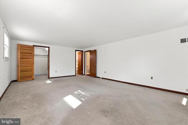 77 WOODLAWN RD, Warminster, PA 18974